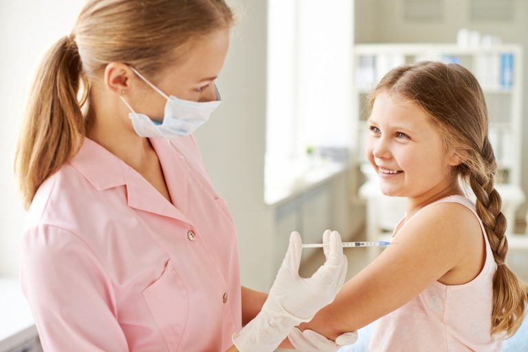 BioNTech и Pfizer просят ЕС разрешить им вакцинацию детей старше 5 лет