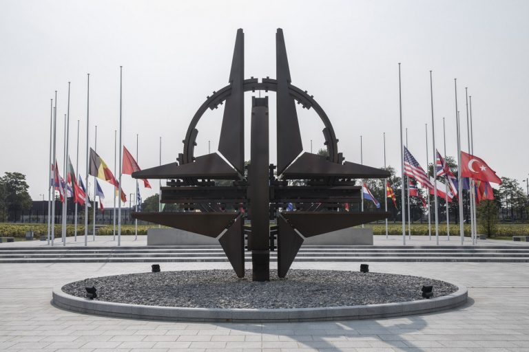 Россия прерывает сотрудничество с НАТО