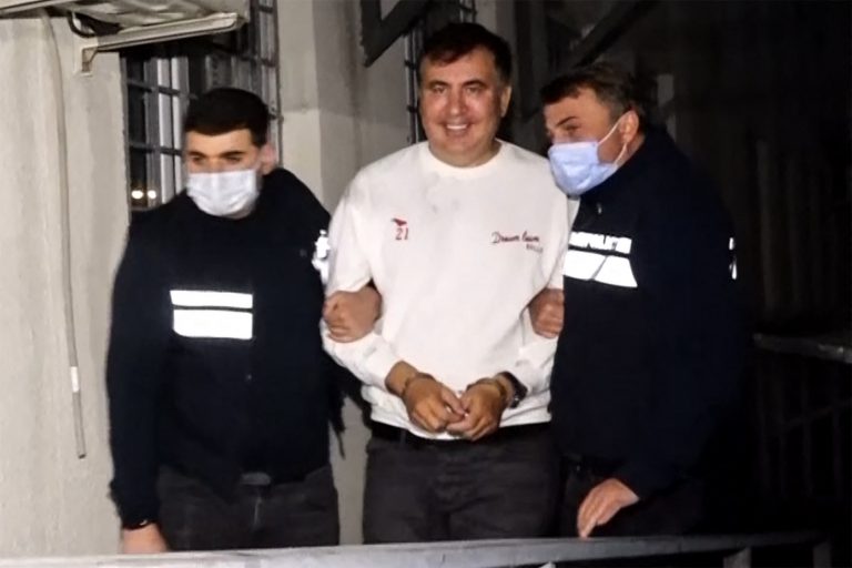 Задержанный в Грузии Саакашвили объявил голодовку