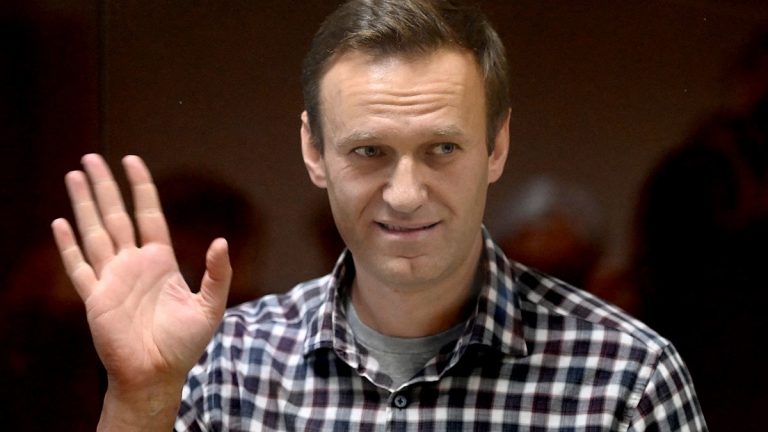 Навальному присудили премию Сахарова. Оппозиционера поздравил глава МИД Латвии Ринкевич
