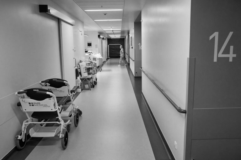 Рекордные показатели COVID в Латвии: выявлено 3 133 новых случая, скончались 25 человек