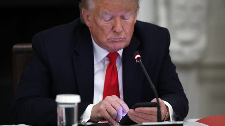 «Правда» от Дональда Трампа: экс-президент запускает собственную социальную сеть