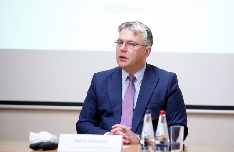 Омбудсмен: если политики добровольной вакцинации недостаточно, есть основания для введения обязательной вакцинации