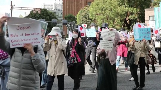 Японцы протестуют против брака принцессы Мако с простолюдином (ФОТО и ВИДЕО)