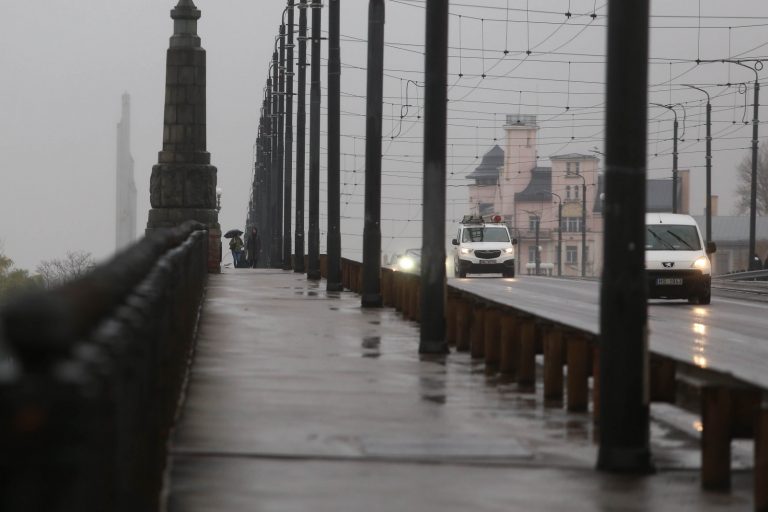 Кариньш созвал встречу коалиции с медработниками