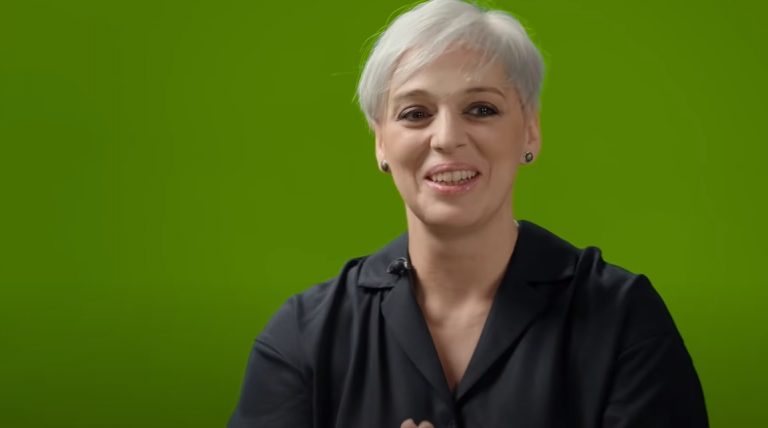 «Это огромная школа жизни»: звезда сериала «Не родись красивой» рассказала о славе и популярности