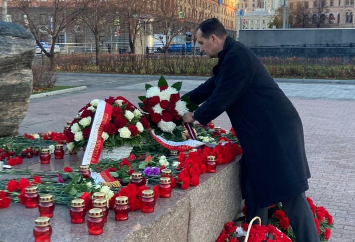 Посол в Москве почтил память латышей — жертв сталинских репрессий
