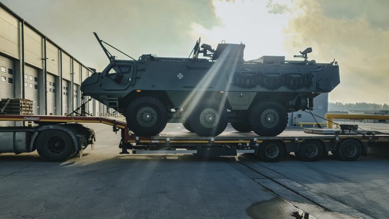 Армия укрепляет боеспособность. В Латвию доставлены новые бронетранспортеры