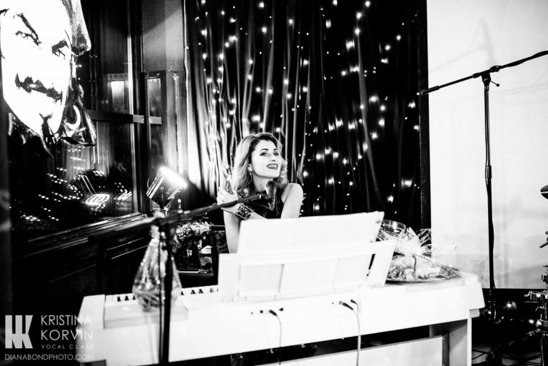 «В ней минимум слов»: латвийская певица Кристина Корвин о своей новой песне, созданной в период пандемии