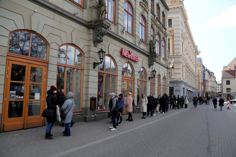 Правительство может ограничить контакты между людьми на 40-60 %