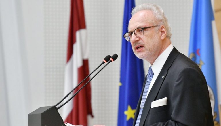 Левитс призвал прекратить требовать знаний русского при приеме на работу