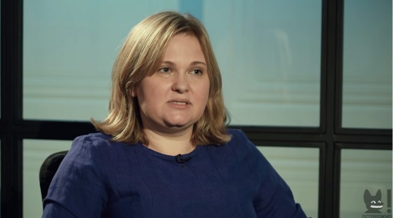 «Ты не успеваешь испугаться»: журналистка Елена Милашина рассказала Собчак о трех покушениях на ее жизнь