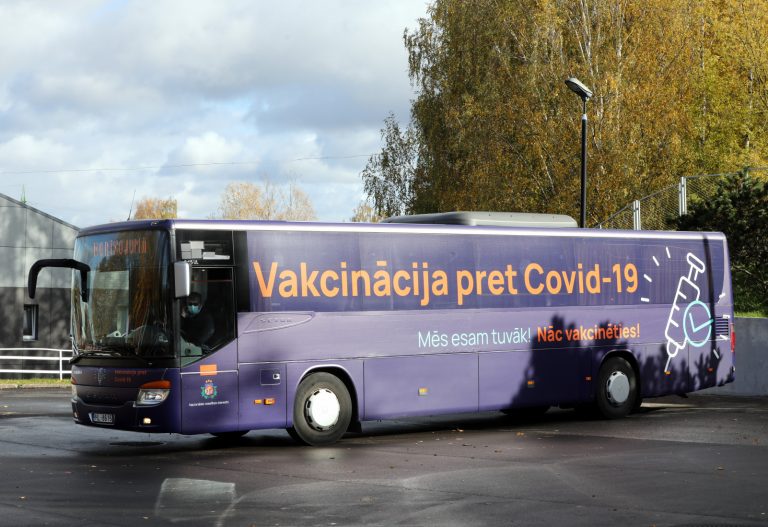На прошлой неделе уменьшилось число людей, сделавших первую прививку от COVID-19
