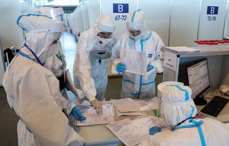 Коронавирус в России: максимум смертей, 250 тысяч в больницах, 7 тысяч — на ИВЛ