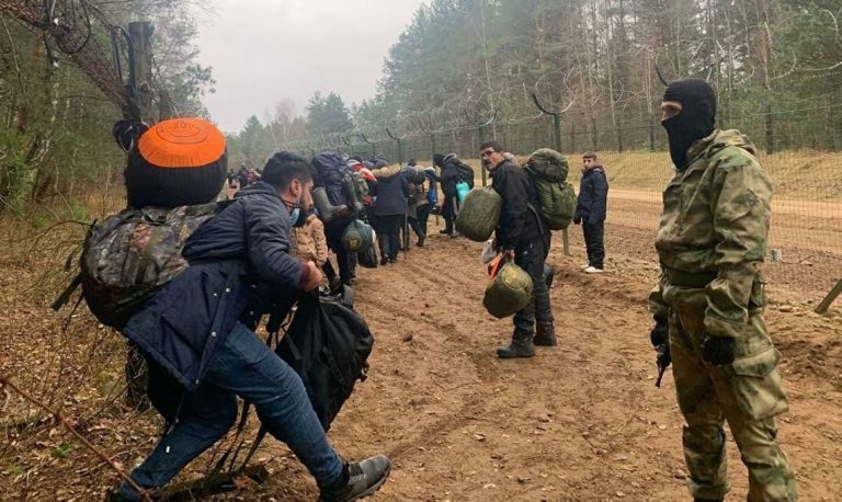 Польская погранслужба: возможен массовый прорыв мигрантов со стороны Белоруссии