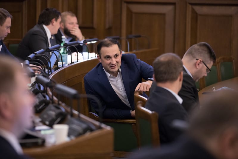 Депутат Сейма привился незарегистрированной в ЕС вакциной