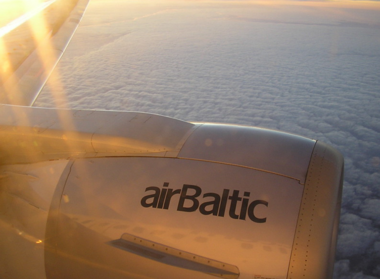 Рейс airBaltic, следовавший по маршруту Копенгаген-Рига, перенаправлен в аэропорт Каунаса