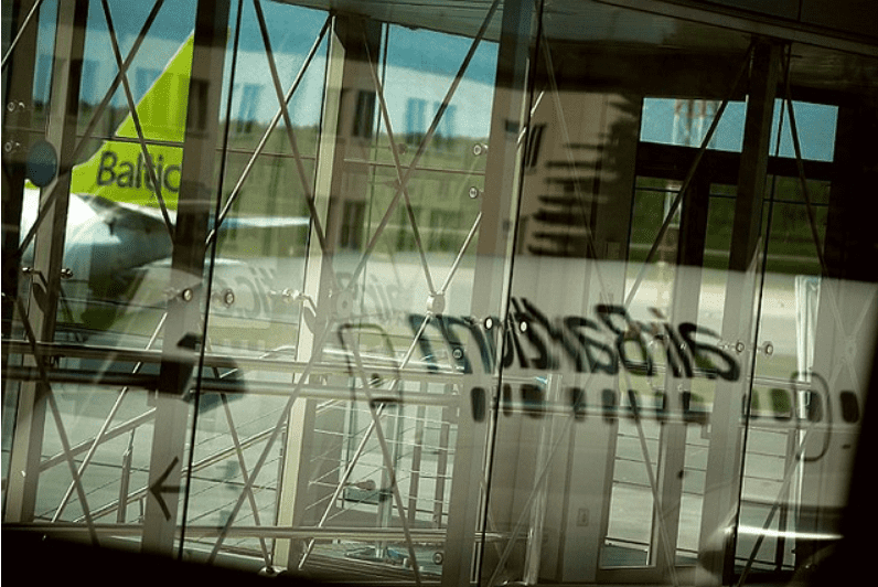 В airBaltic от работы отстранены девять невакцинированных сотрудников