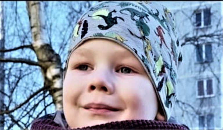 «Зеленая лампа»: 4-летнему Егору нужна помощь в лечении аутизма