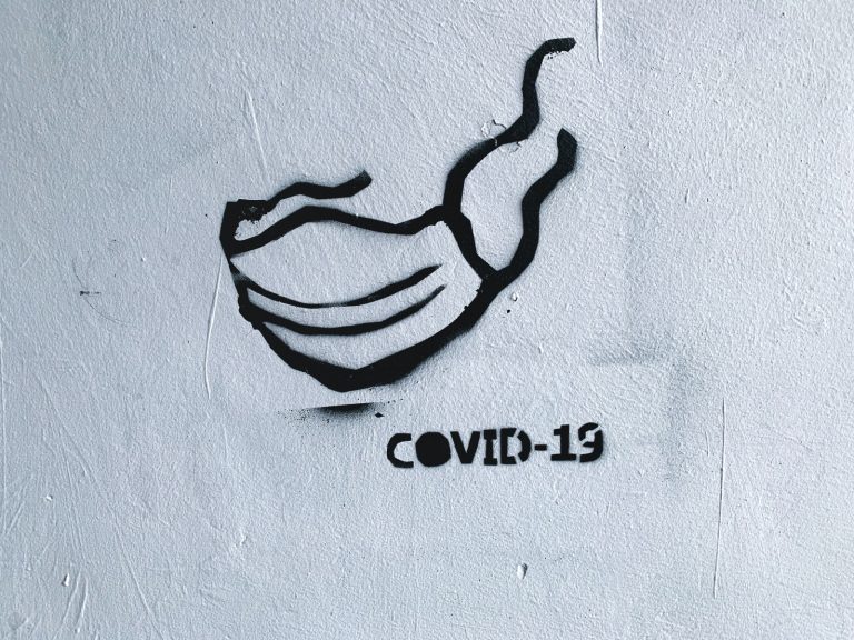 В Латвии выявлено 1 077 новых случаев COVID, скончался 31 человек