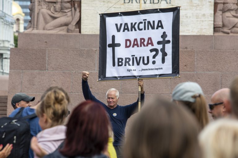 В Facebook заблокирована страница ативакцинщиков Латвии