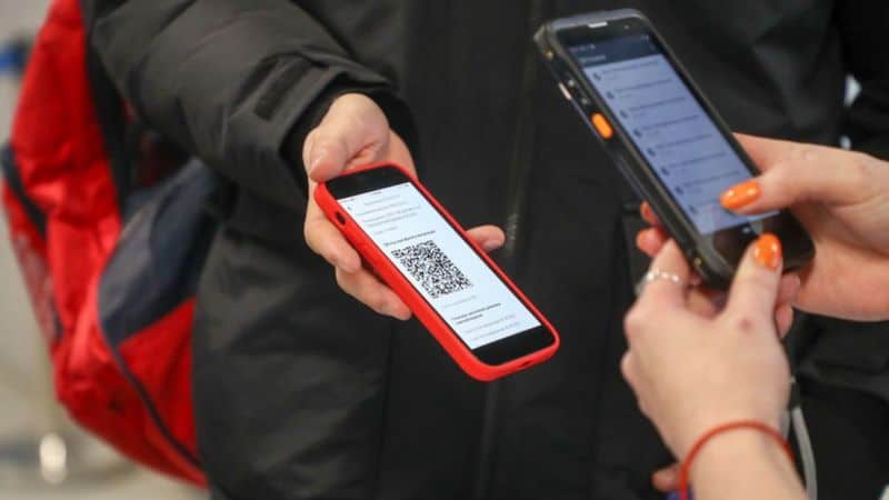 QR-курьер и QR-няня: в России появились новые профессии
