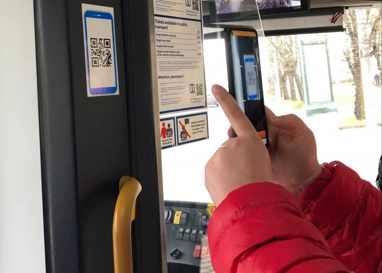 Глава Rīgas satiksme оценивает первые дни работы кодовых билетов