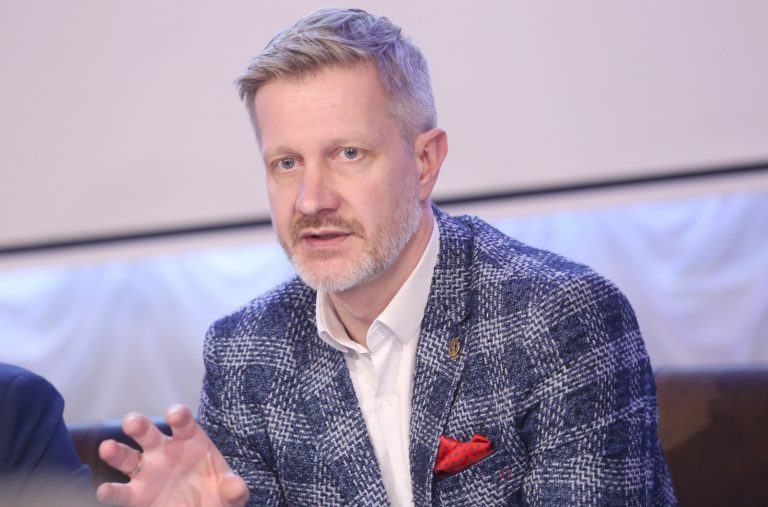 Торгово-промышленная палата: больничный нужно оплачивать с первого дня независимо от факта вакцинации