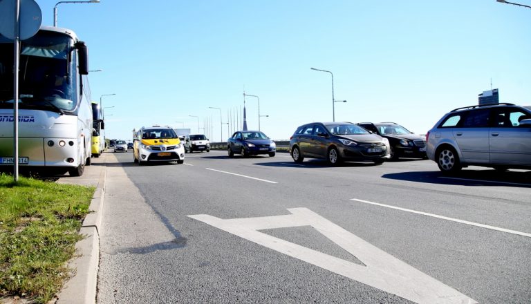 Вниманию водителей! В Риге на улице Вайнодес изменена организация движения