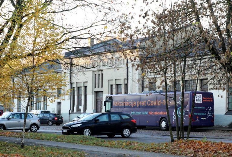За два выходных дня прививки от COVID-19 получили 5500 человек