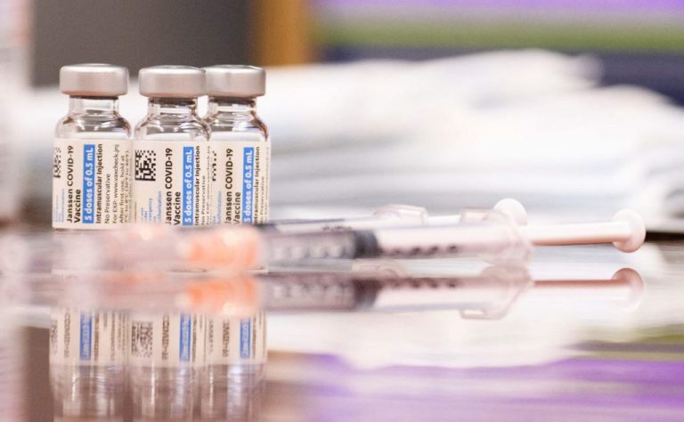 Европейское агентство лекарств оценит дополнительную вакцинацию препаратом Johnson&Johnson