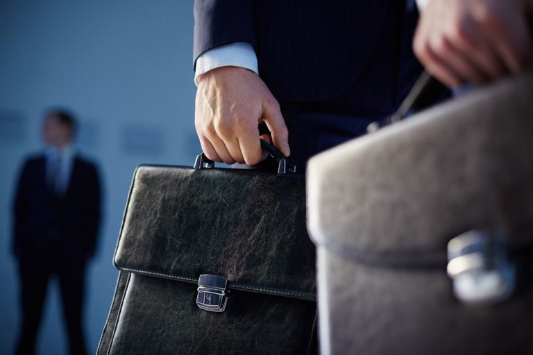 От работы отстранены 1% госслужащих, не начавших вакцинацию