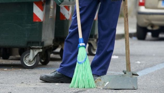 В Риге возник дефицит дворников — вакантны 272 ставки