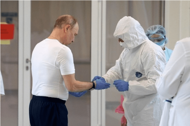 Путин испытал на себе назальную вакцину от коронавируса после ревакцинации «Спутником Лайт»