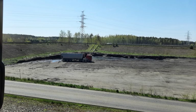 Из-за аварии в Латгале с иловых полей произошла утечка примерно 14 тыс тонн ила, загрязнение попало в реку Ликсна