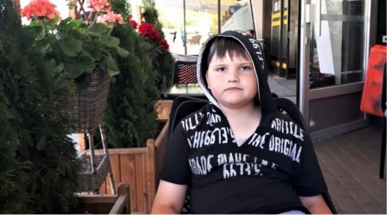 «Зеленая лампа»: помощь 8-летнему Алексу Куликову