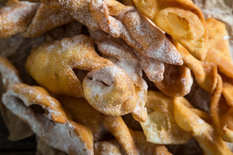 Как приготовить легендарное печенье «Хворост» в домашних условиях. Вкусный и простой рецепт (даже два)