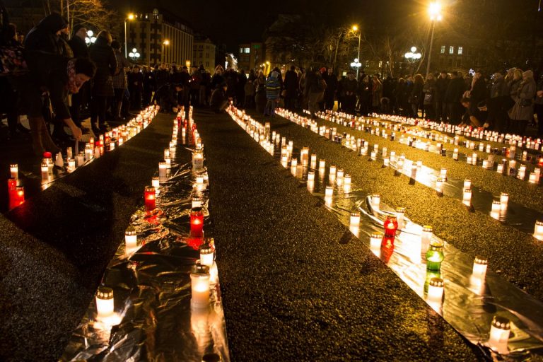 80 лет со дня массового убийства жителей на Румбуле. У памятника Свободы зажгут свечи