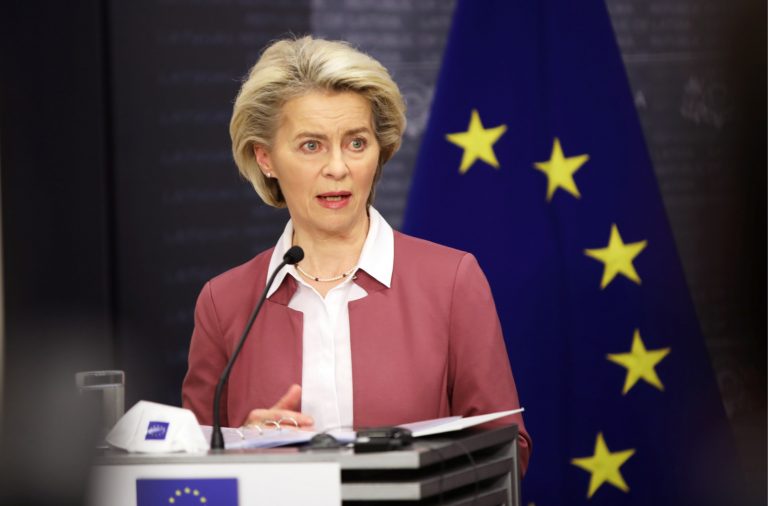 Председатель Еврокомиссии: Латвии гарантирована поддержка ЕС в борьбе с гибридной атакой Белоруссии