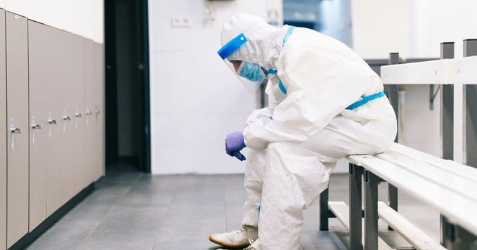 Латвия вышла на первое место по COVID-смертности в Европе. В тройке лидеров — Румыния и Болгария