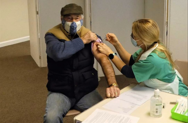 В Латвии расширен круг получателей третьей вакцины