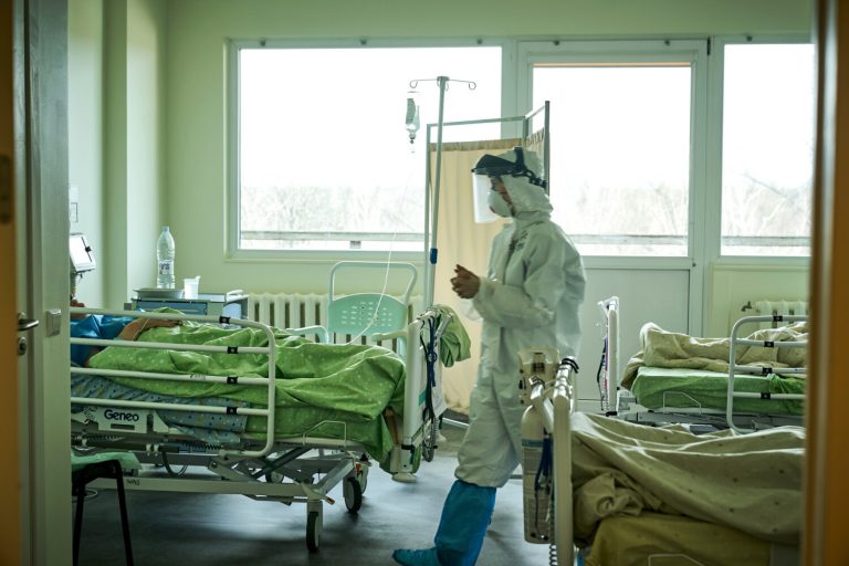 Количество больничных пациентов с COVID уменьшилось до 570