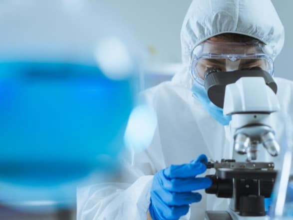 Ученые озвучили степень эффективности вакцины Pfizer против «омикрон»-штамма