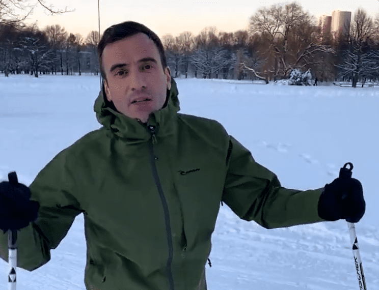 Почему набережная в Риге выглядит, как старое, темное кладбище? Отвечает мэр