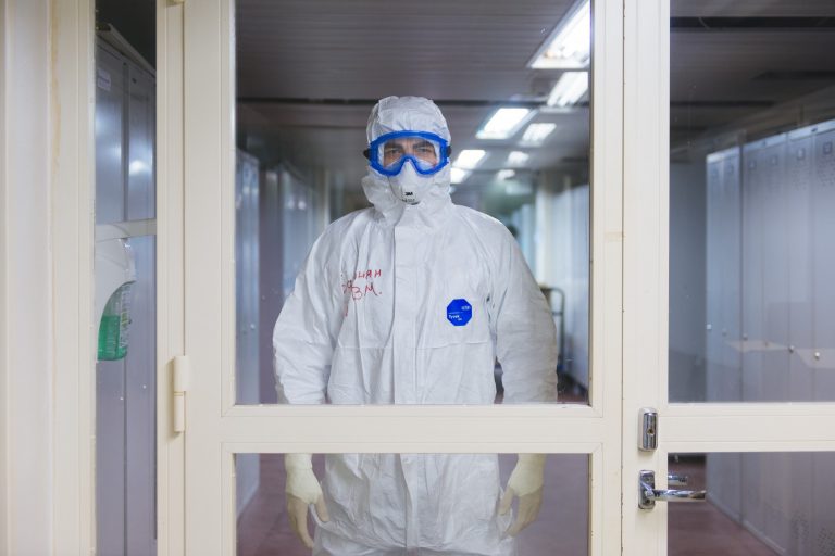 В Латвии выявлено 930 новых случаев COVID-19, скончались 14 человек