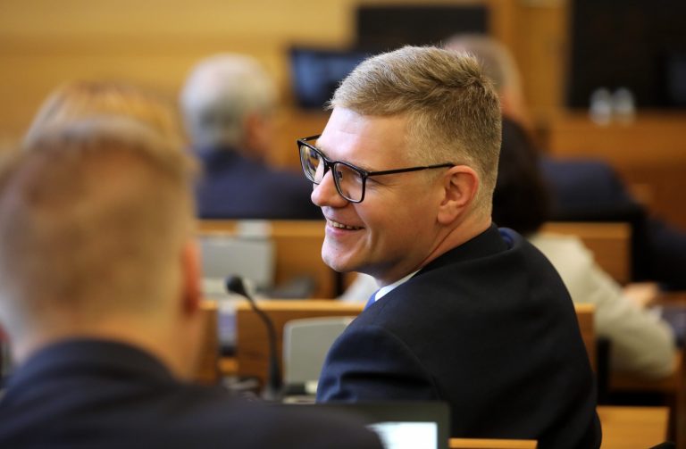 Отклонено предложение об увольнении Кирсиса и Стакиса за неубранный город