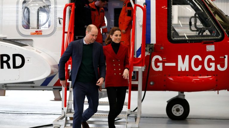 Королева Елизавета II призвала принца Уильма отказаться от вертолетов