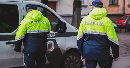 Жительница Тукумса, муж которой не позволил ей купить алкоголь, сообщила полиции о семейном конфликте. И получила штраф