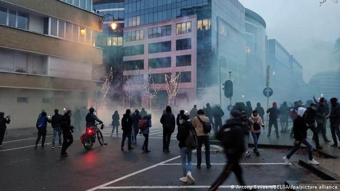 Акции против антиковидных мер прошли в Бельгии и Германии