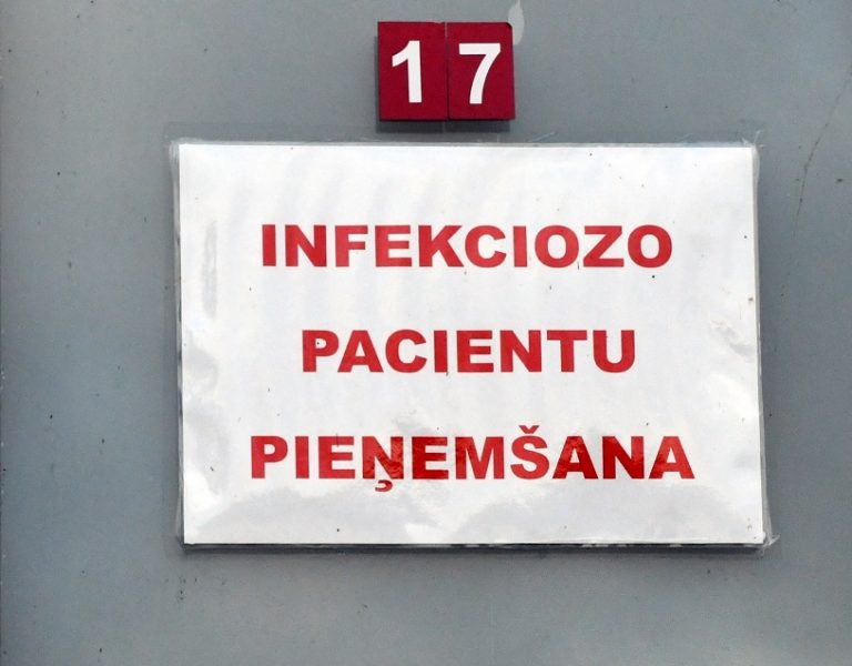 Латвии прочат вспышку «омикрона», срок годности QR-кодов сокращен, пандемийные миллионеры и другие новости дня